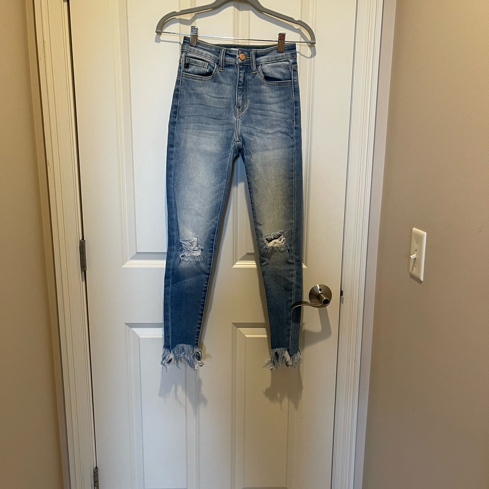 KanCan distressed skinny jean